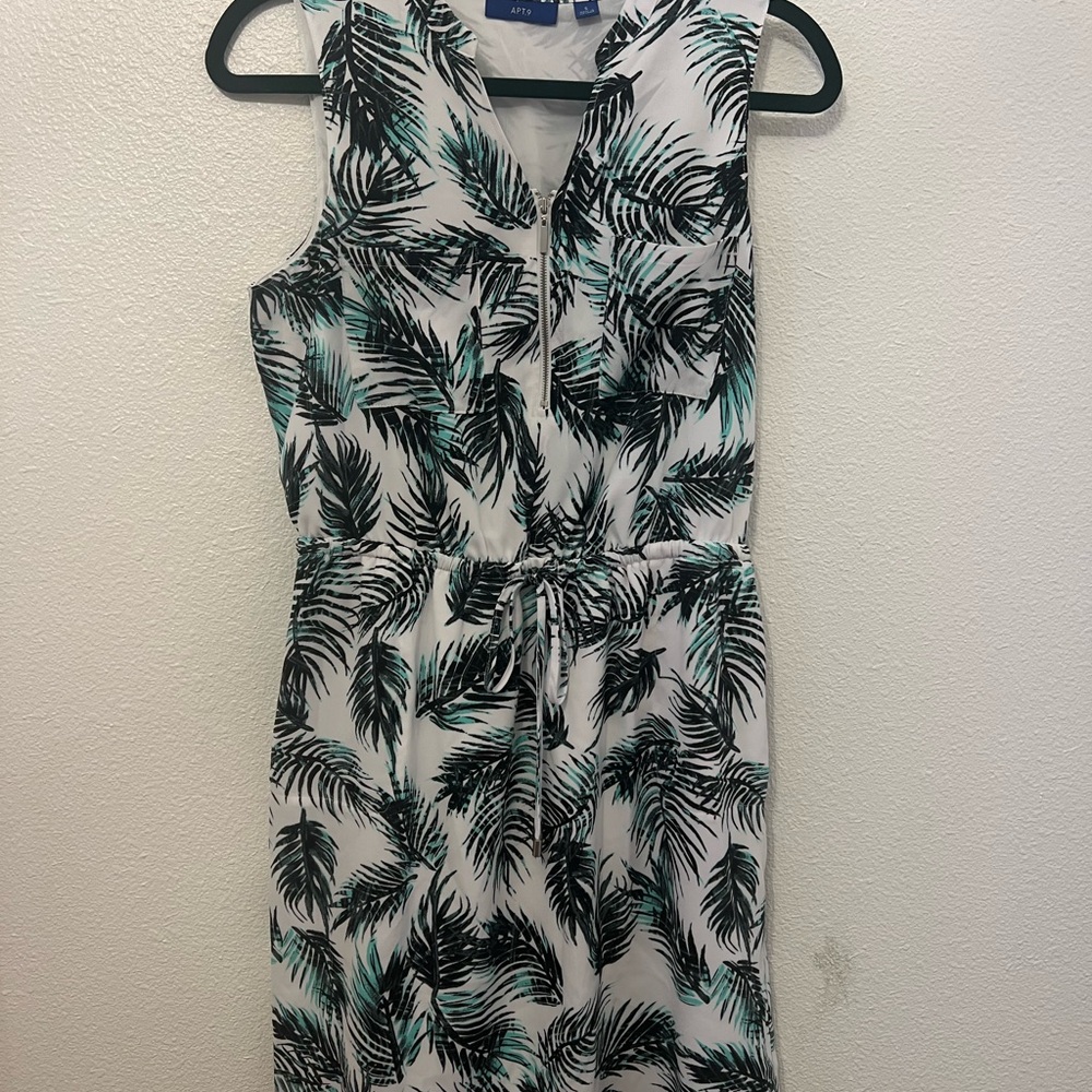 Apt.9 Palm leaf dress. Thin lined and size S